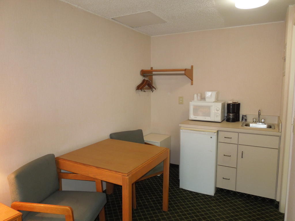 Knights Inn Elyria Ruang foto