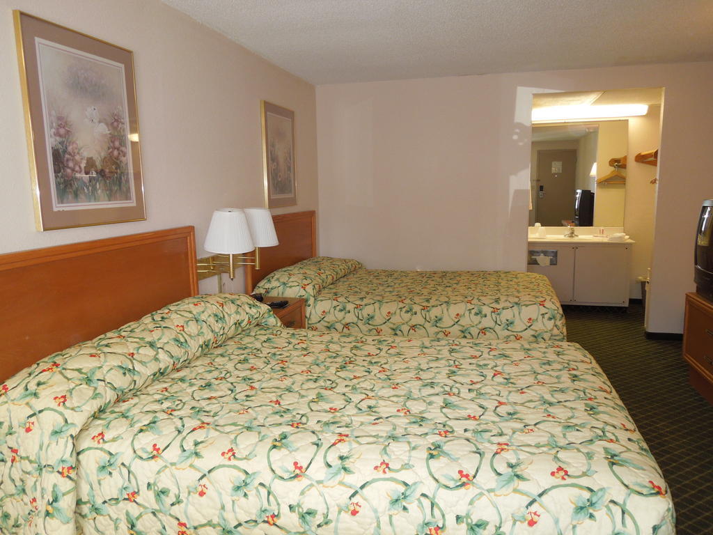Knights Inn Elyria Ruang foto