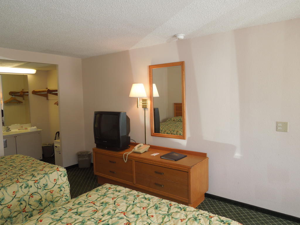 Knights Inn Elyria Bagian luar foto