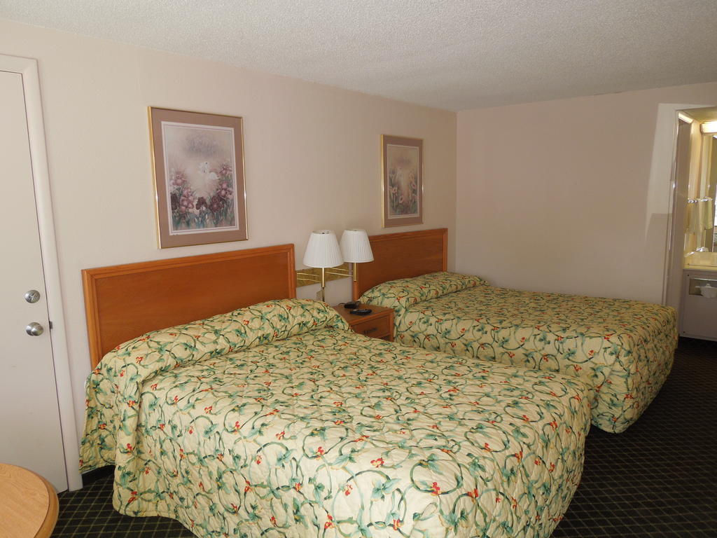 Knights Inn Elyria Ruang foto